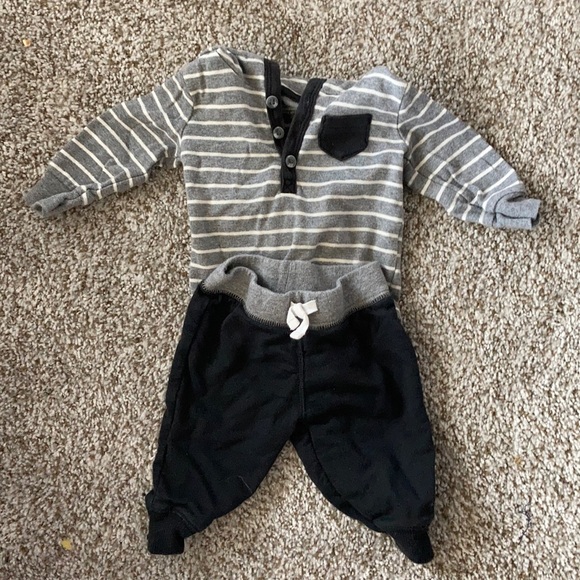 (2) 3 Month Outfits - Picture 2 of 5